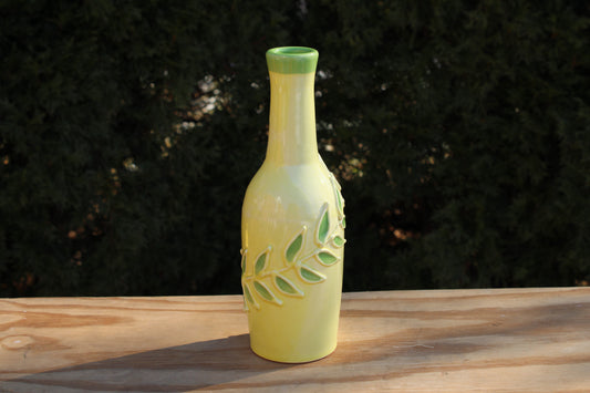 Slip-trailed Bottle 16