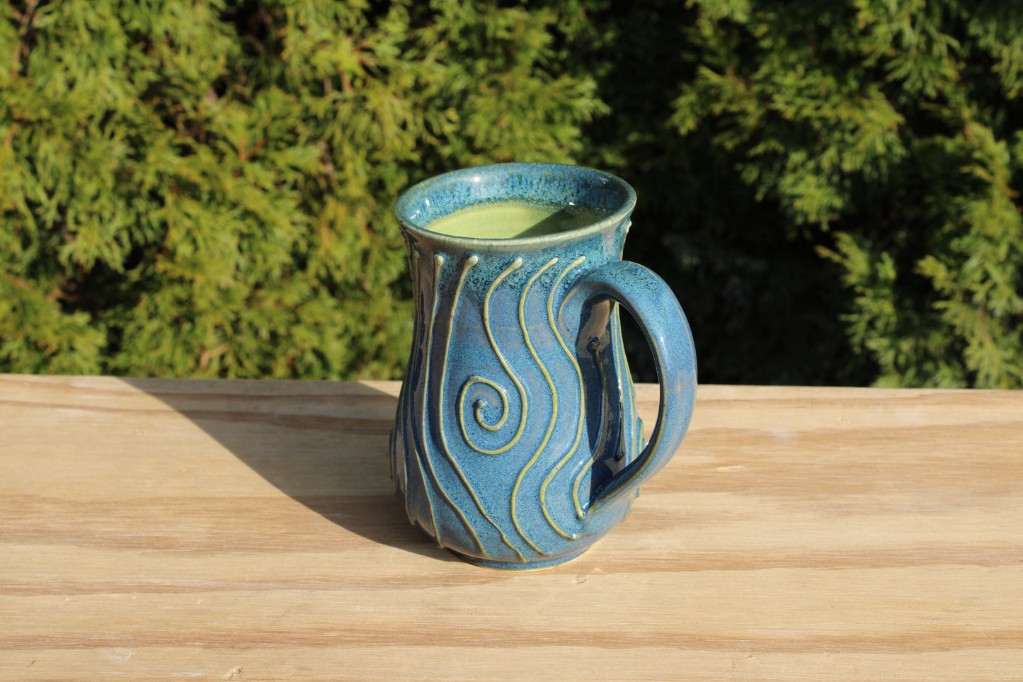 Slip Trailed Mug 140