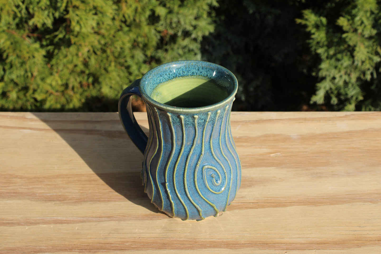 Slip Trailed Mug 140
